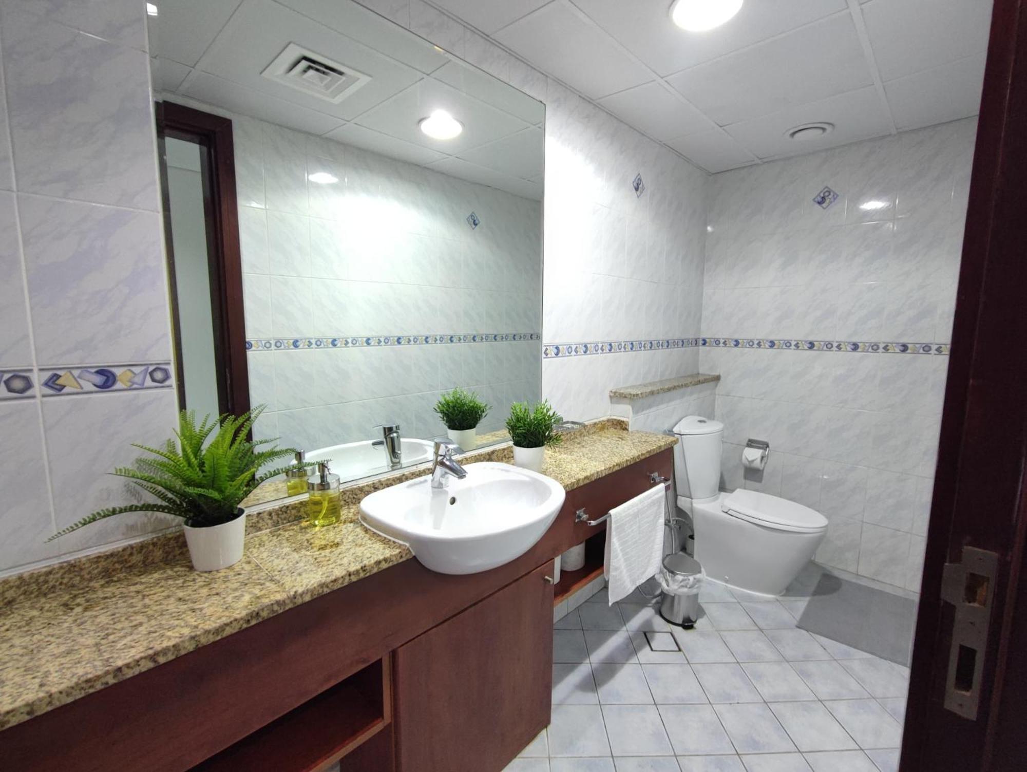 One Bedroom Apartment With Pool & Gym Near Marina Dubai Eksteriør bilde